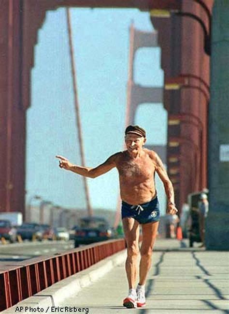 Walt Stack corriendo por el Golden Gate en el anuncio de Nike 