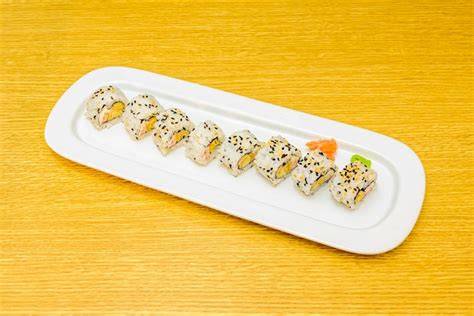 Sushi balls decoradas con semillas de sésamo y alga nori