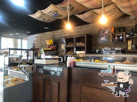 Fachada y ambiente acogedor de Panadería La Choza del Pan