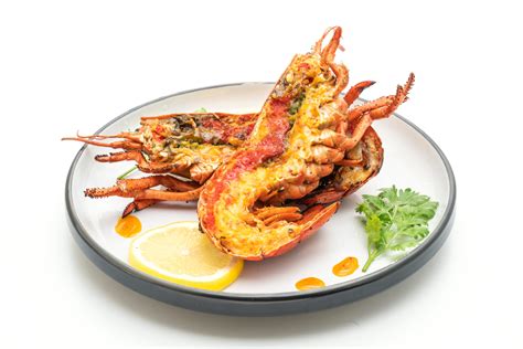 Langosta preparada con mantequilla de limón