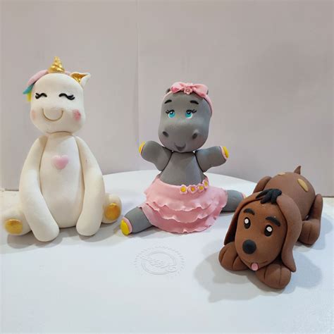 Técnicas de modelado de figuras con fondant y herramientas básicas