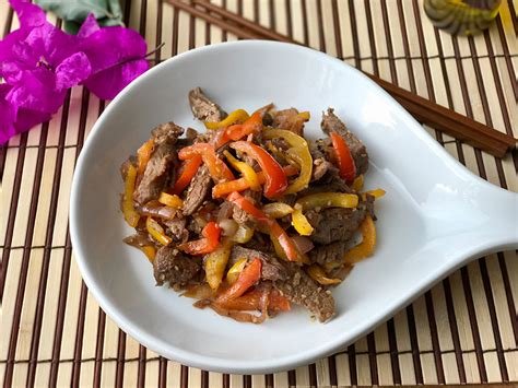 Ternera con pimientos y salsa de soja