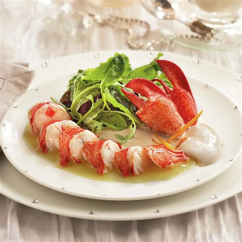 Ensalada de bogavante con salsa de coral