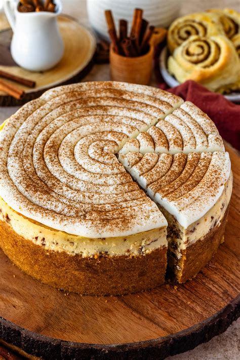 Cheesecake, cinnamon rolls y brownie de chocolate