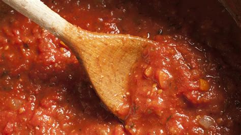 Sofrito de tomate y marisco para pasta