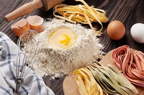 Ingredientes básicos para pasta fresca: huevos, harina y sémola