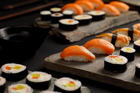 Variedad de sushi y ramen de Sakura Aranda de Duero