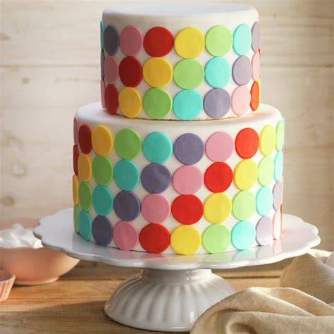 Pastel decorado con fondant de colores