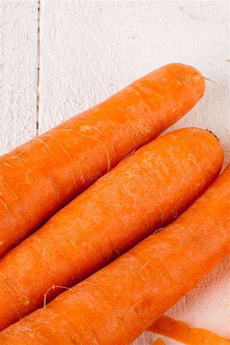 Zanahorias frescas limpias y peladas