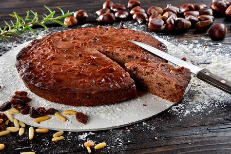 Tarta de castañas con una cobertura de chocolate