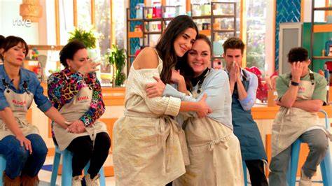 Carmen Morales despidiéndose de sus compañeros en Bake Off