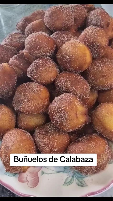 Buñuelos de calabaza rebozados en azúcar y canela