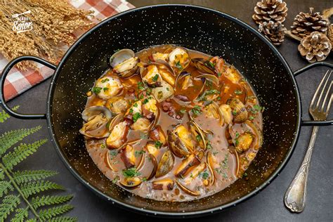 Cazuela de pulpo con almejas recién hecha