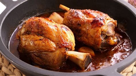 Codillo asado al horno tradicional