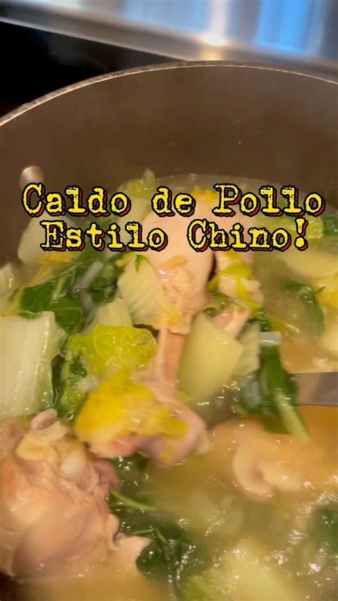 caldo de pollo tradicional chino hirviendo