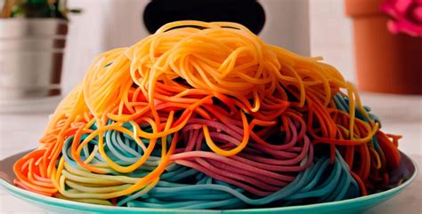 Variedad de cintas espagueti de diferentes colores y estampados