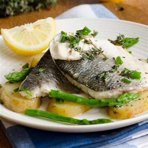 Anchoas al horno con patatas y pesto