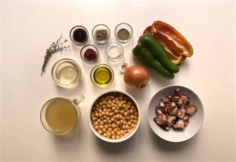 Ingredientes frescos para el guiso de pulpo