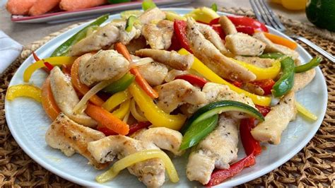 Pollo salteado con verduras y especias