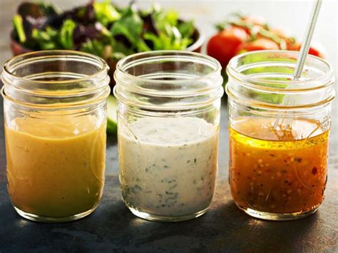 Variedad de aderezos y aliños para ensaladas