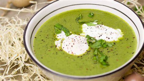 Sopa de berros con diferentes verduras