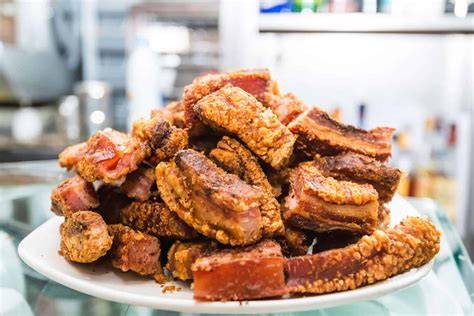 Variedad de chicharrones de cerdo en diferentes presentaciones