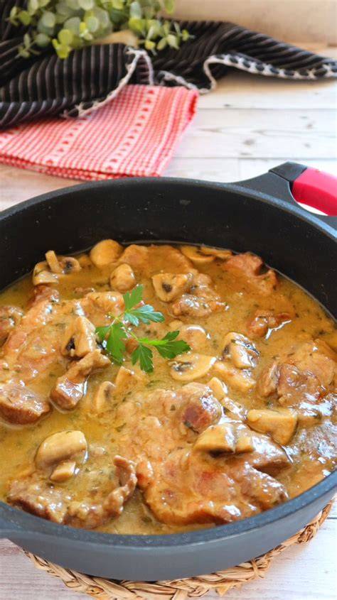 Filetes de cerdo a la cerveza en una cazuela