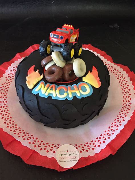 Pastel de cumpleaños de Blaze and the Monster Machines con todos los personajes principales