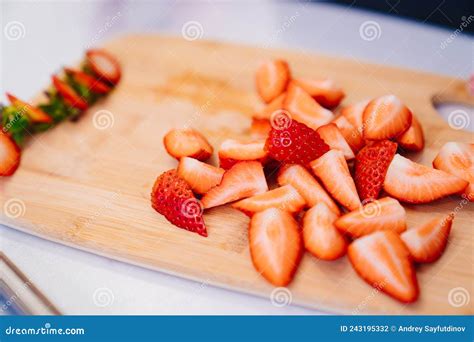 Fresas cortadas para el relleno