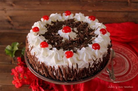 Tarta Selva Negra terminada y decorada