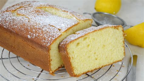 Bizcocho de queso y limón recién horneado