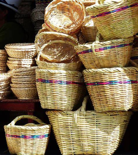 Variedad de canastas para tortillas tradicionales de fibra y barro