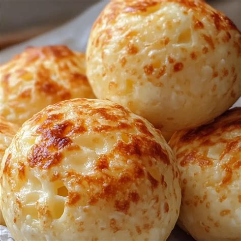 pan de yuca recién horneado con queso