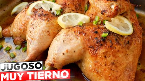 Pareja practicando la posición del pollito asado