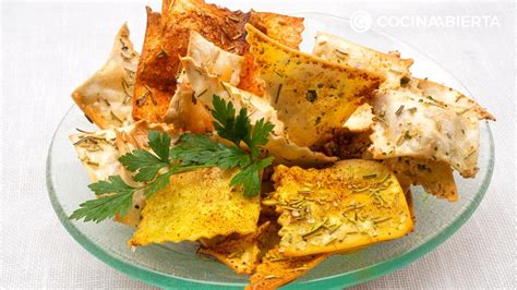 Plato de pasta frita crujiente con especias