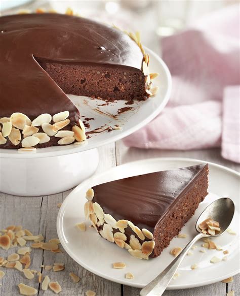 Pastel Reina de Saba con almendras