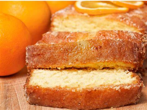 pan de naranja servido en rebanadas con azúcar glass