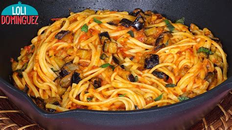 Pasta con berenjenas y queso servida