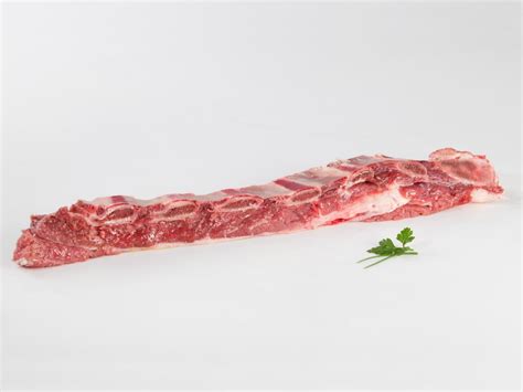 Falda de ternera marinándose para la barbacoa