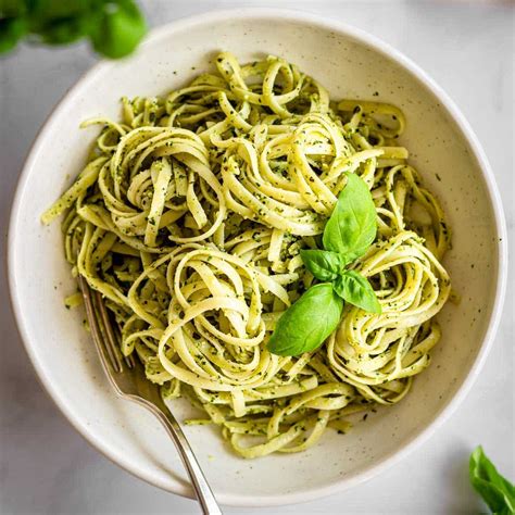 Linguine con salsa pesto