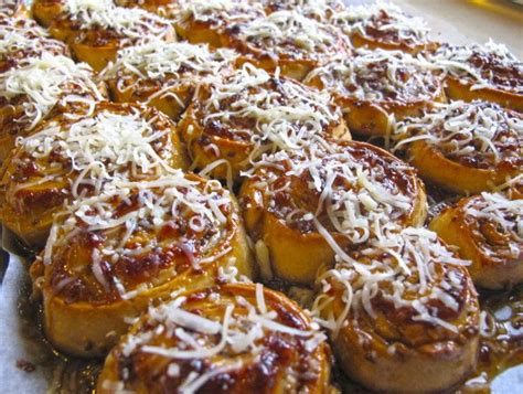 Imagen de golfeados recién horneados con melado de papelón y queso