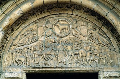 Detalle del tímpano de la Puerta del Cordero