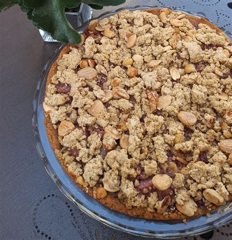 Tarta crumble de pera con helado