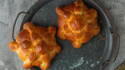 Comparativa visual entre un pan tradicional y una torta de harina rústica