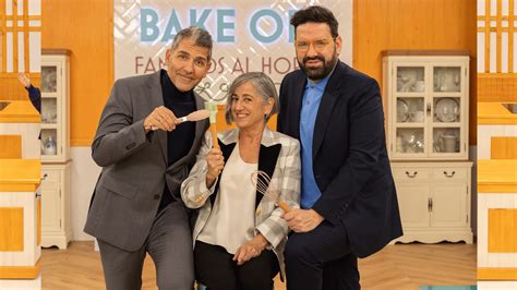 jurado de Bake Off evaluando postres