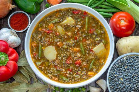 infografía con los ingredientes necesarios para cocinar sopa de lentejas