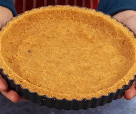 Base de galletas y mantequilla para tarta de turrón