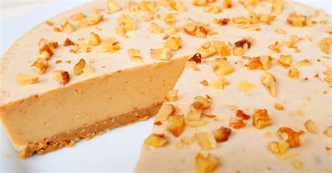 Tarta de turrón sin horno lista para servir