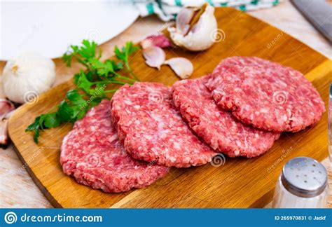 hamburguesas crudas listas para congelar
