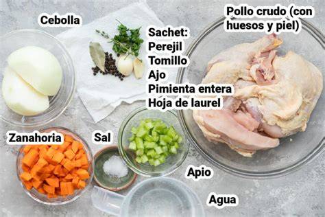 Ingredientes frescos para el caldo de pollo